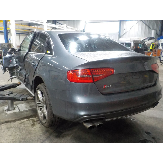 Carcasa del filtro de aire Audi S4 (B8) (2008 - 2015) Sedan 3.0 TFSI V6 24V (CGXC)