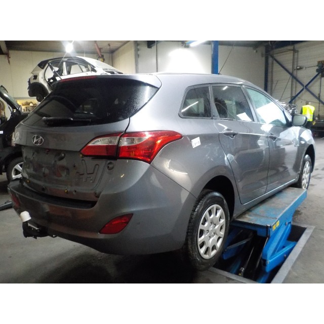 Faro trasero derecho de la puerta trasera y maletero Hyundai i30 Wagon (GDHF5) (2012 - 2017) Combi 1.6 GDI Blue 16V (G4FD(Euro 4))