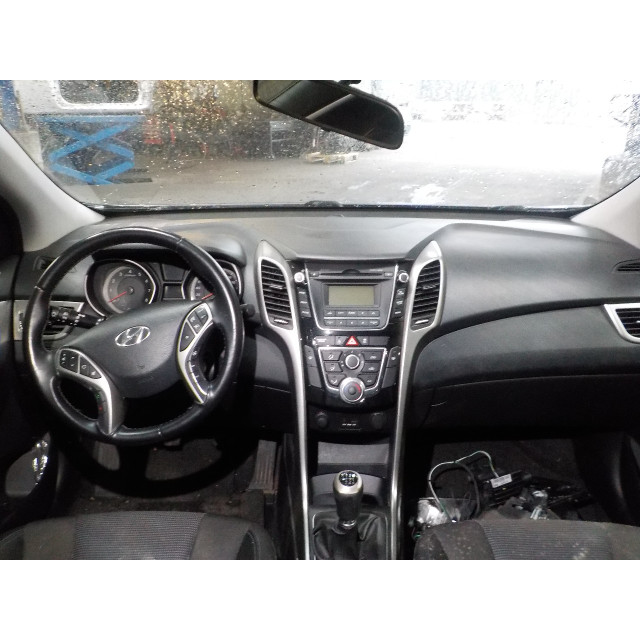 Interruptor de espejos eléctricos Hyundai i30 Wagon (GDHF5) (2012 - 2017) Combi 1.6 GDI Blue 16V (G4FD(Euro 4))
