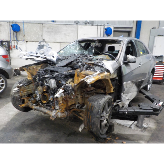 Cinturón de seguridad delantero derecho Mercedes-Benz E (W212) (2009 - 2011) Sedan E-350 CGI V6 24V BlueEfficiency (M272.983)