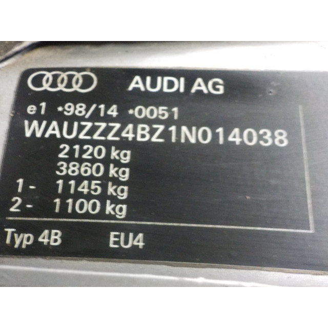 Eje de transmisión delantero izquierdo Audi A6 Avant (C5) (1997 - 2005) Combi 2.4 V6 30V (AML)