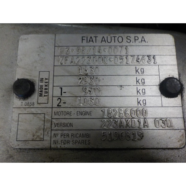 Eje de suspensión delantero izquierda Fiat Doblo (223A/119) (2001 - 2005) MPV 1.6 16V (182.B.6000(Euro 3))
