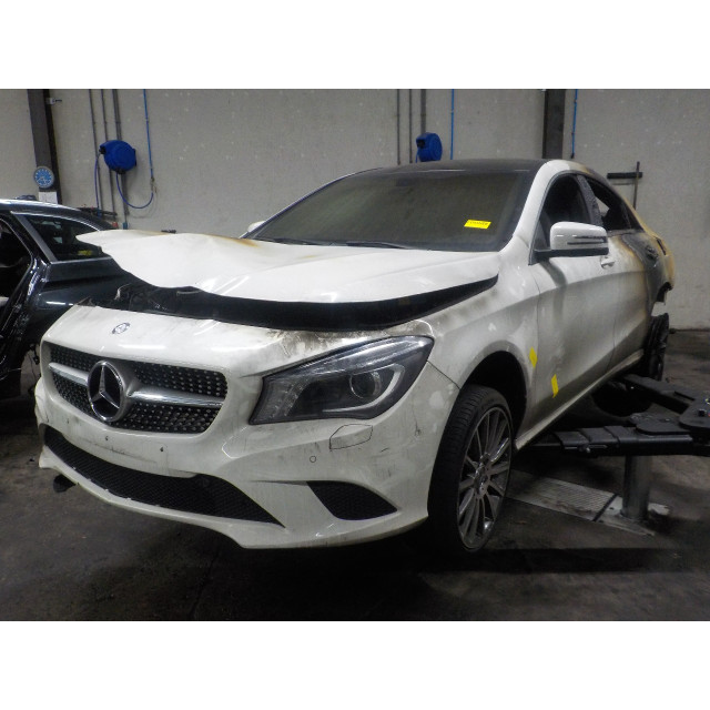 Motor del limpiaparabrisas delantero Mercedes-Benz CLA (117.3) (2013 - 2019) Sedan 1.6 CLA-200 16V (M270.910)