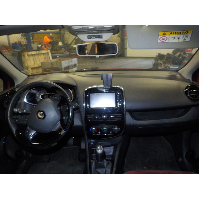 Cinturón de seguridad central trasero Renault Clio IV Estate/Grandtour (7R) (2012 - actualidad) Combi 5-drs 1.5 Energy dCi 90 FAP (K9K-608(K9K-B6))