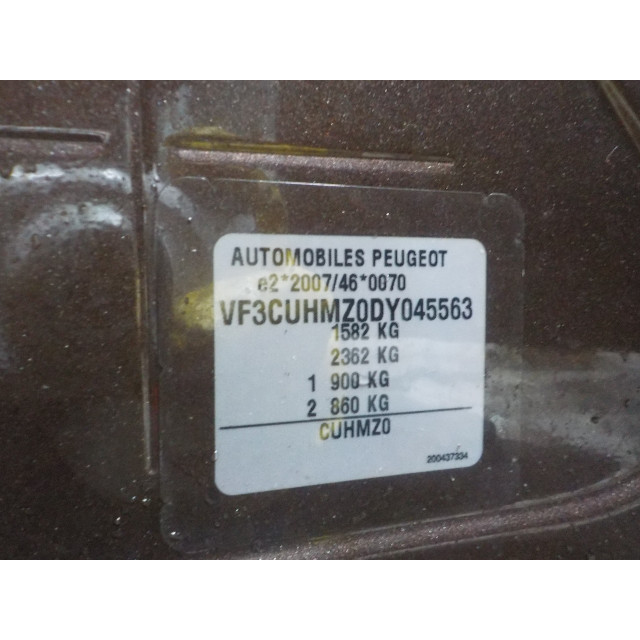 Mecanismo de cierre central eléctrico del bloqueo de la puerta trasera izquierda Peugeot 2008 (CU) (2013 - 2018) MPV 1.2 Vti 12V PureTech 82 (EB2F(HMZ))