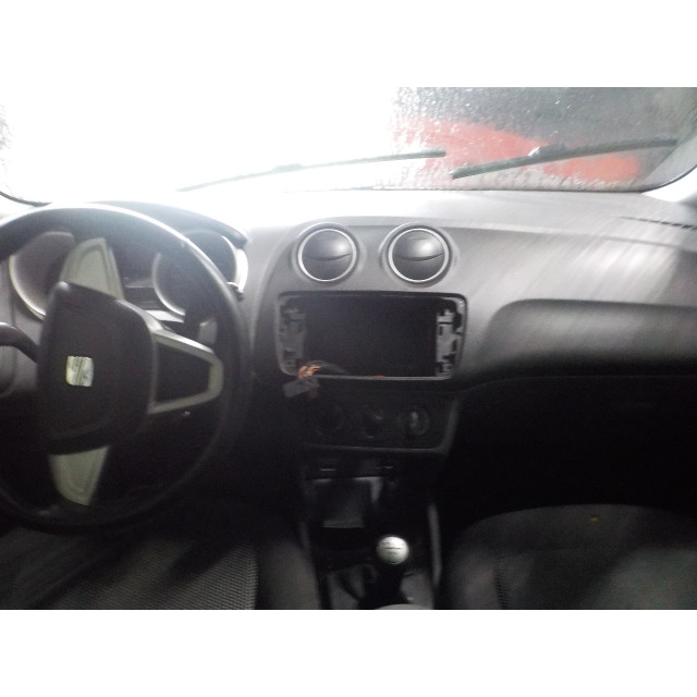 Faro izquierdo Seat Ibiza IV (6J5) (2008 - 2010) Hatchback 5-drs 1.4 TDI (BMS)