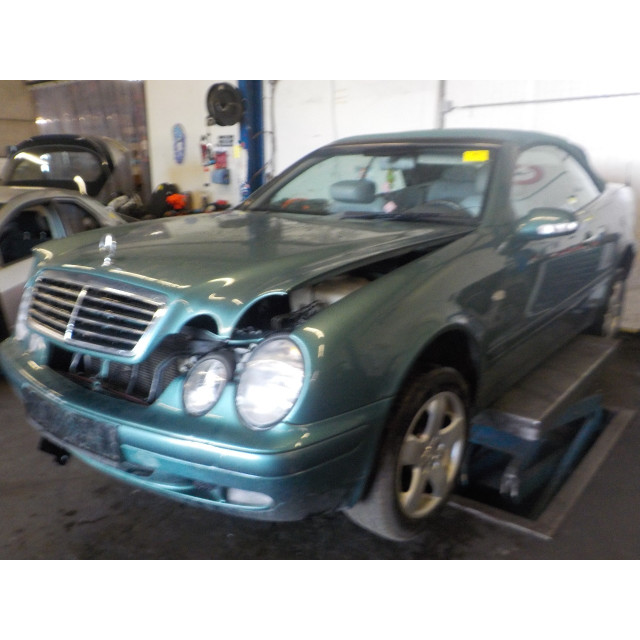 Eje de transmisión Mercedes-Benz CLK (R208) (1998 - 2002) Cabrio 3.2 320 V6 18V (M112.940)