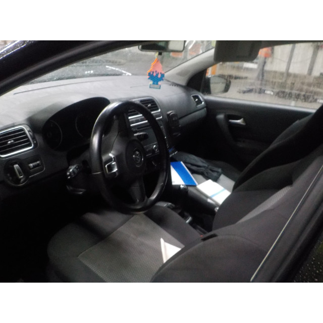 Puerta delantera derecha Volkswagen Polo V (6R) (2009 - 2014) Hatchback 1.2 TDI 12V BlueMotion (CFWA(Euro 5))