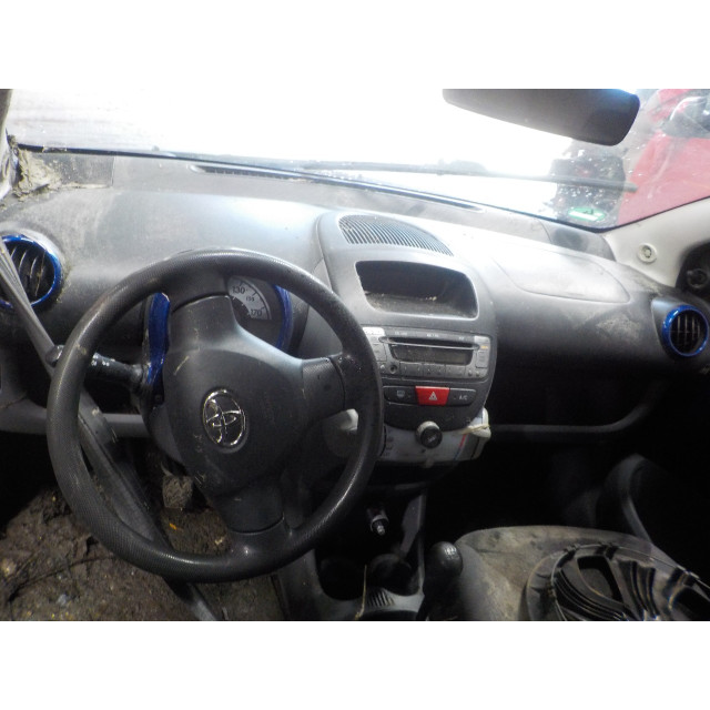 Lado derecho del parabrisas Toyota Aygo (B10) (2005 - 2014) Hatchback 1.0 12V VVT-i (1KR-FE)