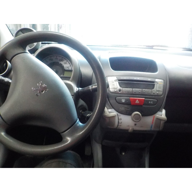 Puerta delantera derecha Peugeot 107 (2005 - 2014) Hatchback 1.0 12V (384F(1KR))