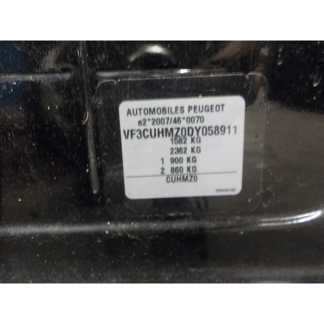 Mecanismo de cierre central eléctrico del bloqueo de la puerta trasera derecha Peugeot 2008 (CU) (2013 - actualidad) MPV 1.2 Vti 12V PureTech 82 (EB2(HMZ))