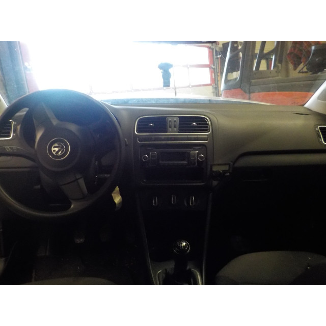 Módulo de airbag Volkswagen Polo V (6R) (2011 - 2014) Hatchback 1.2 TSI (CBZC(Euro 5))