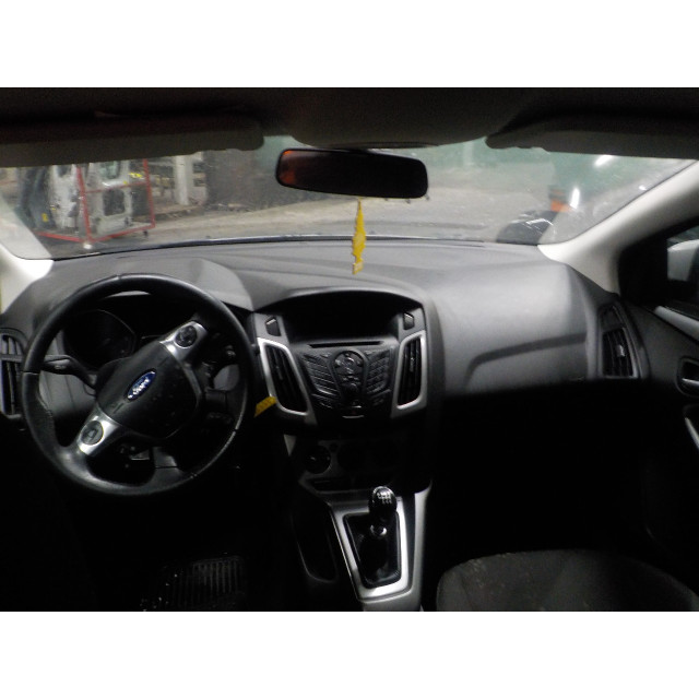 Puerta trasera derecha Ford Focus 3 Wagon (2012 - 2018) Combi 1.6 TDCi ECOnetic (NGDB)