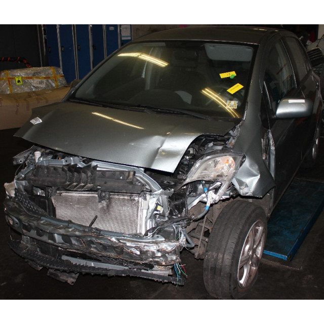Mecanismo frontal del limpiaparabrisas Toyota Yaris II (P9) (2008 - 2011) Hatchback 1.33 16V Dual VVT-I (1NRFE)