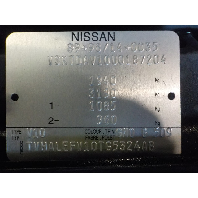 Lado izquierdo del parabrisas Nissan/Datsun Almera Tino (V10M) (2000 - 2006) MPV 2.2 Di 16V (YD22)