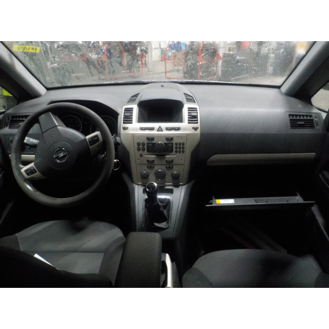 Puerta delantera derecha Opel Zafira (M75) (2005 - 2015) MPV 1.8 16V Ecotec (Z18XER(Euro 4))