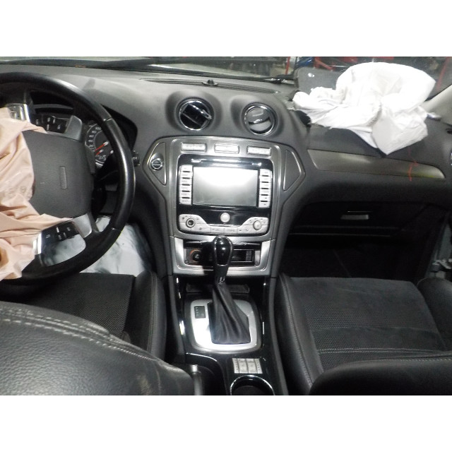 Puerta trasera izquierda Ford Mondeo IV (2007 - 2015) Hatchback 2.3 16V (SEBA(Euro 4))