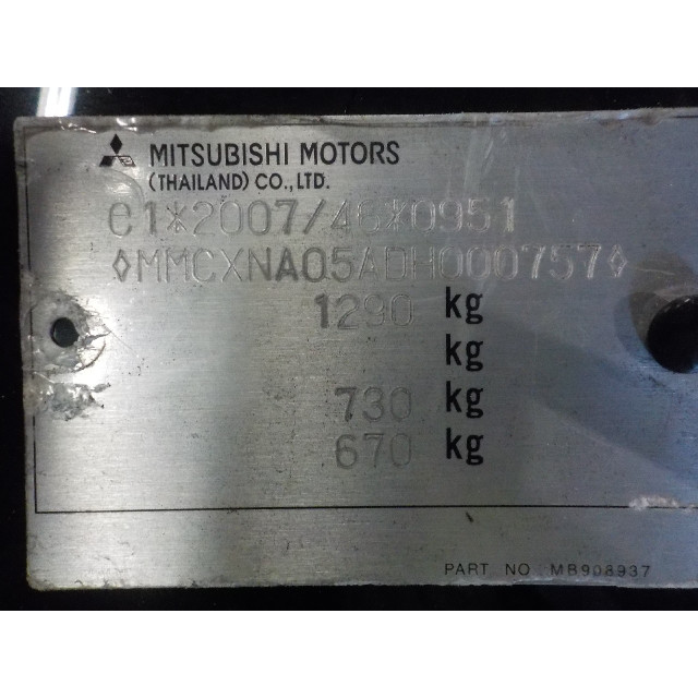 Mecanismo frontal del limpiaparabrisas Mitsubishi Space Star (A0) (2012 - actualidad) Hatchback 1.0 12V (3A90(Euro 5))