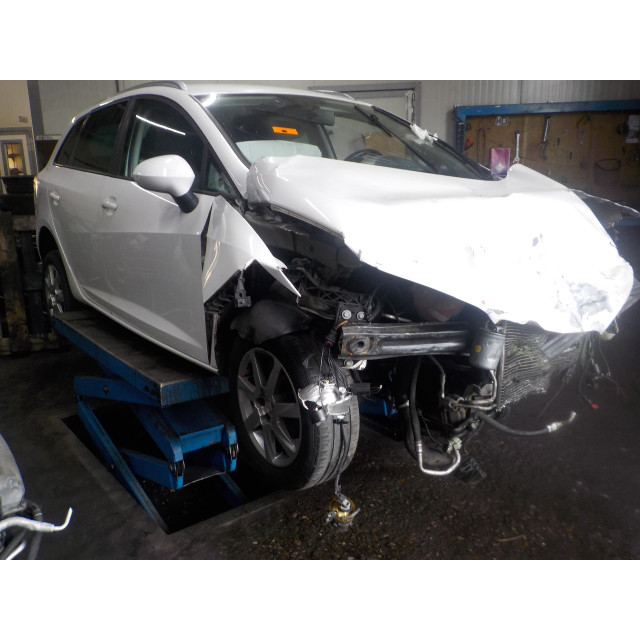 Mecanismo de bloqueo del porton trasero Seat Ibiza ST (6J8) (2010 - 2015) Combi 1.2 TDI Ecomotive (CFWA)