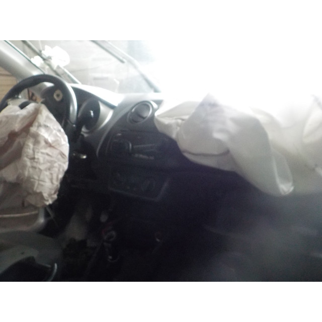 Pinza delantera izquierda Seat Ibiza ST (6J8) (2010 - 2015) Combi 1.2 TDI Ecomotive (CFWA)