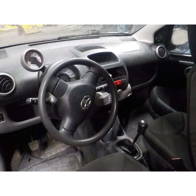 Cinturón de seguridad delantero derecho Toyota Aygo (B10) (2005 - actualidad) Hatchback 1.0 12V VVT-i (1KR-FE)