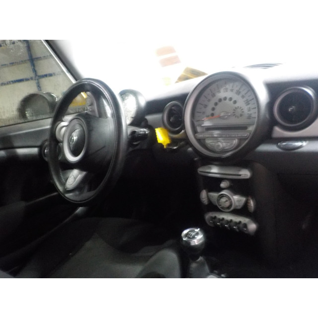 Cinturón de seguridad delantero derecho Mini Clubman (R55) (2007 - 2010) Combi 1.6 16V Cooper (N12-B16A)