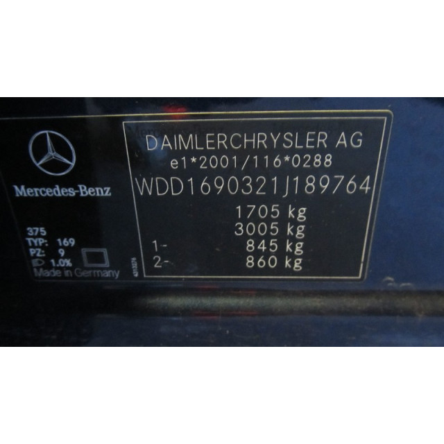 Eje de suspensión trasero izquierda Mercedes-Benz A (W169) (2004 - 2012) Hatchback 1.7 A-170 (M266.940)