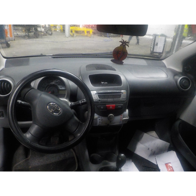 Puerta delantera derecha Toyota Aygo (B10) (2005 - 2014) Hatchback 1.0 12V VVT-i (1KR-FE)