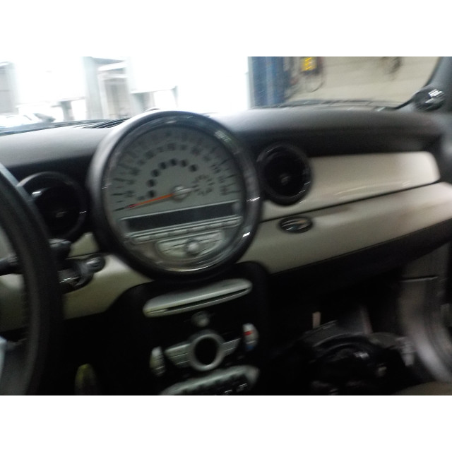 AUX puerto Mini Mini (R56) (2010 - 2013) Hatchback 1.6 16V Cooper S (N18-B16A)