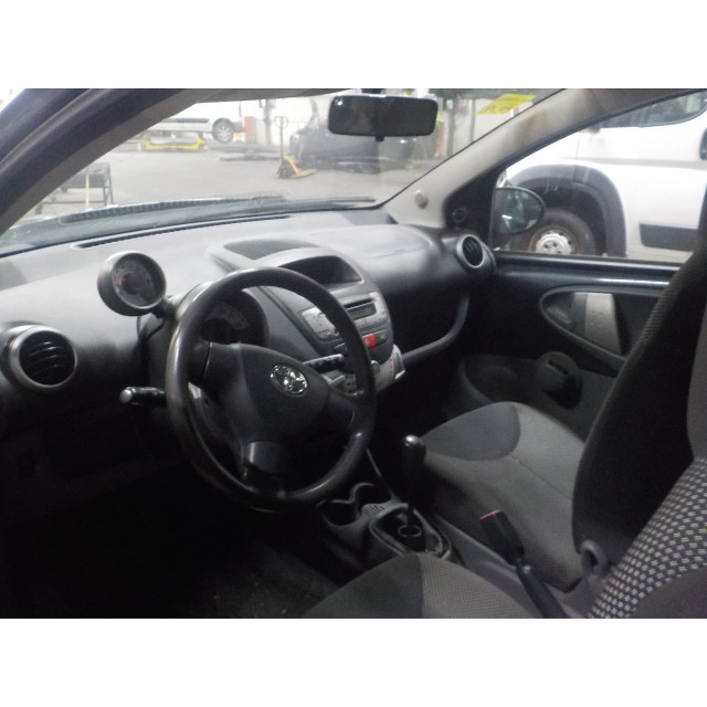 Cubo delantero izquierdo Toyota Aygo (B10) (2005 - 2014) Hatchback 1.0 12V VVT-i (1KR-FE)