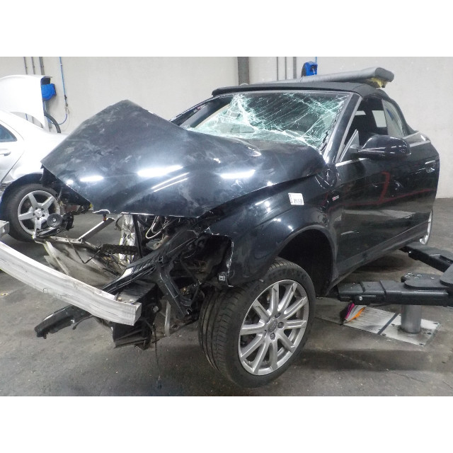 Mecanismo de bloqueo del porton trasero Audi A3 Cabriolet (8P7) (2010 - 2013) Cabrio 1.2 TFSI (CBZB)