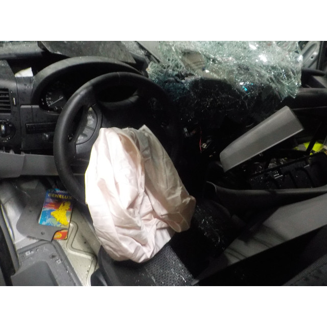 Mecanismo de bloqueo de la puerta trasera izquierda Mercedes-Benz Sprinter 3/5t (906.63) (2009 - 2016) Van 313 CDI 16V (OM651.957)
