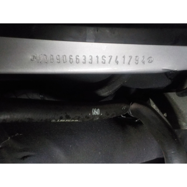 Mecanismo de cierre central eléctrico del bloqueo de la puerta trasera derecha Mercedes-Benz Sprinter 3/5t (906.63) (2009 - 2016) Van 313 CDI 16V (OM651.957)