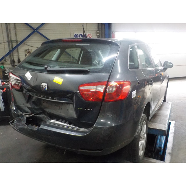 Cinturón de seguridad trasero derecho Seat Ibiza ST (6J8) (2010 - 2015) Combi 1.2 TDI Ecomotive (CFWA)