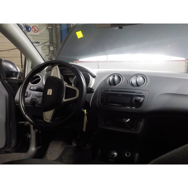Módulo de airbag Seat Ibiza ST (6J8) (2010 - 2015) Combi 1.2 TDI Ecomotive (CFWA)