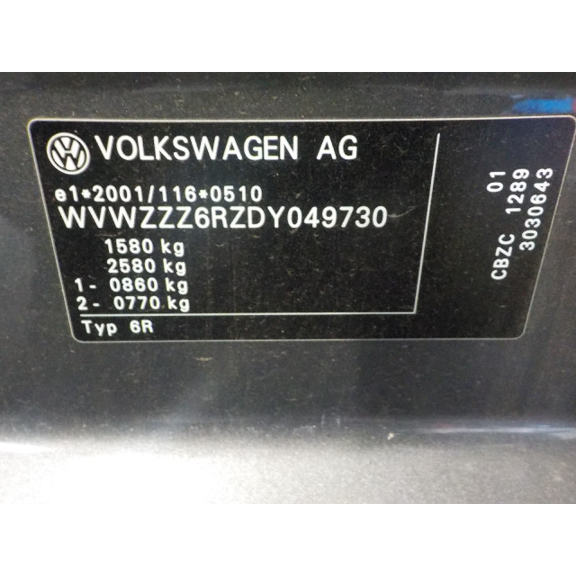 Mecanismo de cierre central eléctrico del bloqueo de la puerta delantera derecha Volkswagen Polo V (6R) (2011 - 2014) Hatchback 1.2 TSI (CBZC(Euro 5))