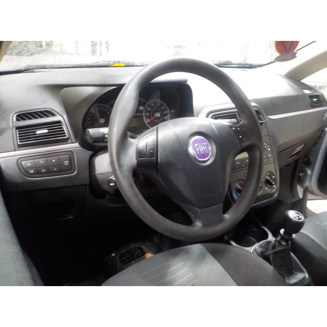 Cinturón de seguridad delantero derecho Fiat Grande Punto (199) (2005 - 2012) Hatchback 1.4 (350.A.1000)