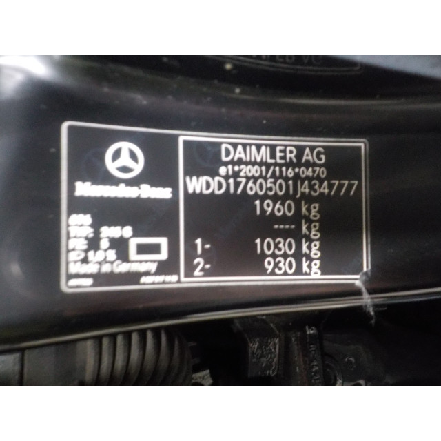 Mecanismo de cierre central eléctrico del bloqueo de la puerta delantera izquierda Mercedes-Benz A (W176) (2015 - 2018) Hatchback 2.0 A-250 Turbo 16V (M270.920(Euro 6))
