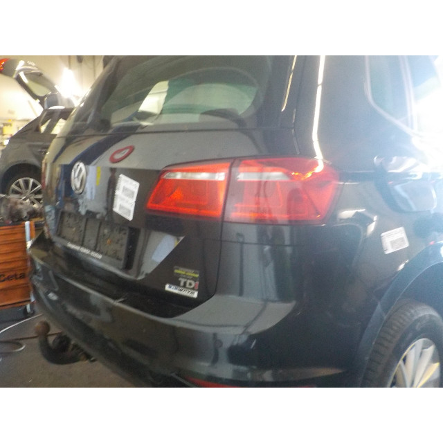 Eje de suspensión delantero izquierda Volkswagen Golf Sportsvan (AUVS) (2014 - 2021) MPV 1.6 TDI BlueMotion 16V (CXXB)
