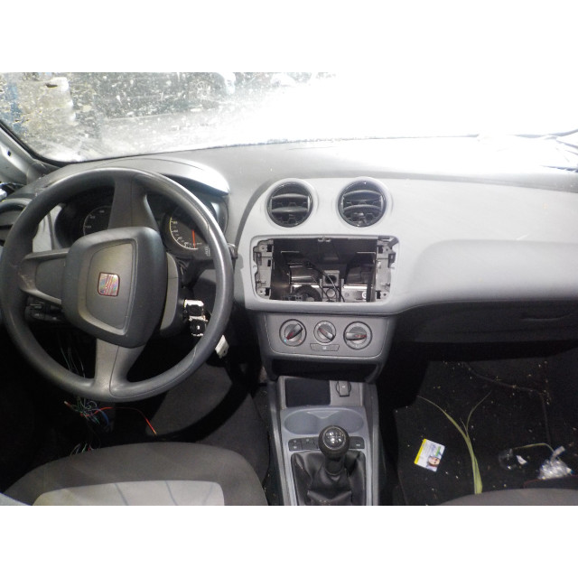 Retrovisor izquierdo Seat Ibiza IV (6J5) (2009 - 2011) Hatchback 5-drs 1.2 12V (CGPB)