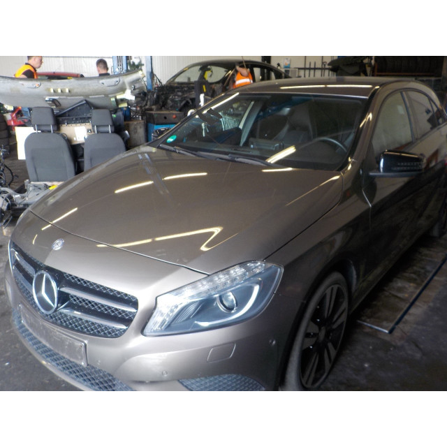 Juego de faldón lateral Mercedes-Benz A (W176) (2012 - 2014) Hatchback 1.8 A-180 CDI 16V (OM651.901(Euro 5))