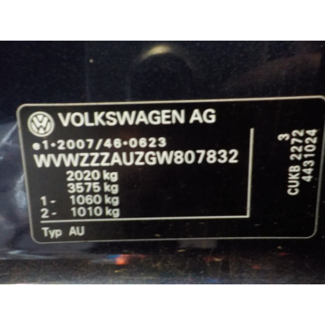 Inyector del carril Volkswagen Golf VII (AUA) (2014 - 2020) Hatchback 1.4 GTE 16V (CUKB)