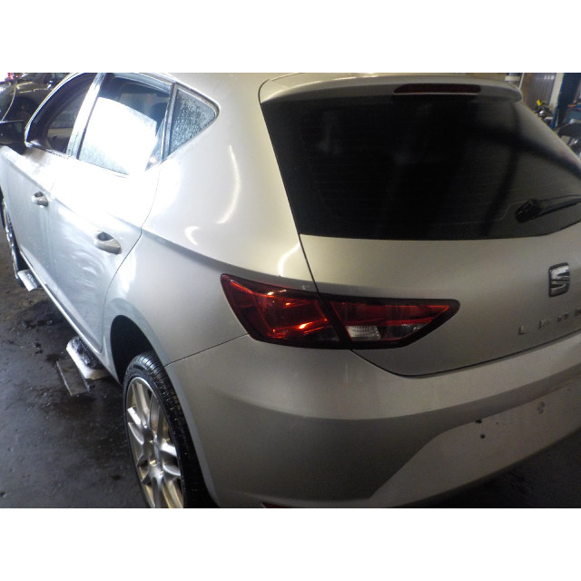 Guantera Seat Leon (5FB) (2014 - actualidad) Hatchback 5-drs 1.2 TSI Ecomotive 16V (CYVB)