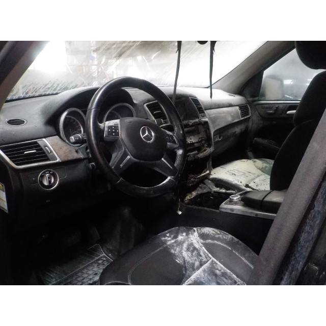 Mecanismo de elevalunas eléctrico de la ventana delantera derecha Mercedes-Benz ML III (166) (2011 - 2015) SUV 3.0 ML-350 BlueTEC V6 24V 4-Matic (OM642.826)