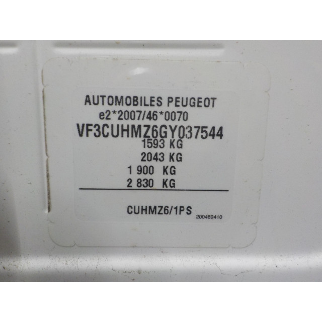 Motor del limpiaparabrisas delantero Peugeot 2008 (CU) (2013 - 2018) MPV 1.2 Vti 12V PureTech 82 (EB2F(HMZ))
