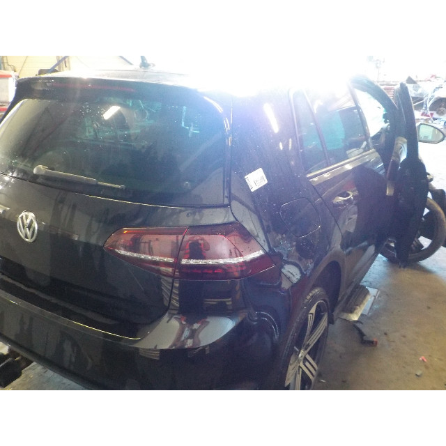 Faro trasero izquierdo de la puerta trasera y maletero Volkswagen Golf VII (AUA) (2013 - 2020) Hatchback 2.0 R-line 4Motion 16V (CJXC)