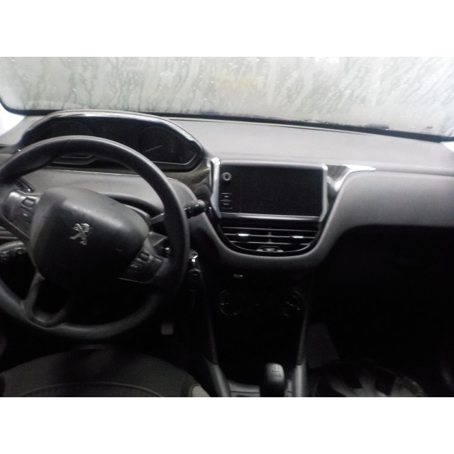 Cinturón de seguridad trasero derecho Peugeot 208 I (CA/CC/CK/CL) (2012 - 2019) Hatchback 1.2 Vti 12V PureTech 82 (EB2F(HMZ))