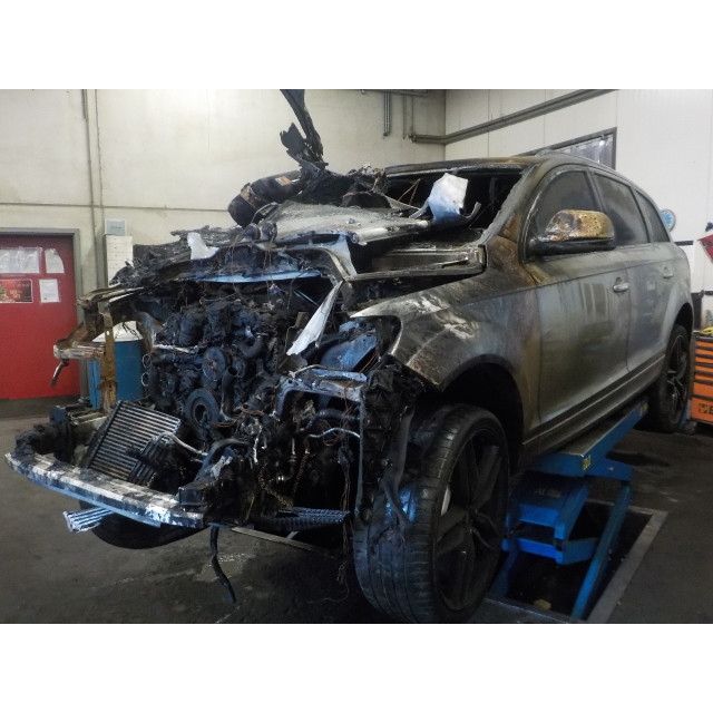 Resorte de presión de gas trasero Audi Q7 (4LB) (2011 - 2015) SUV 3.0 TDI V6 24V (CRCA)