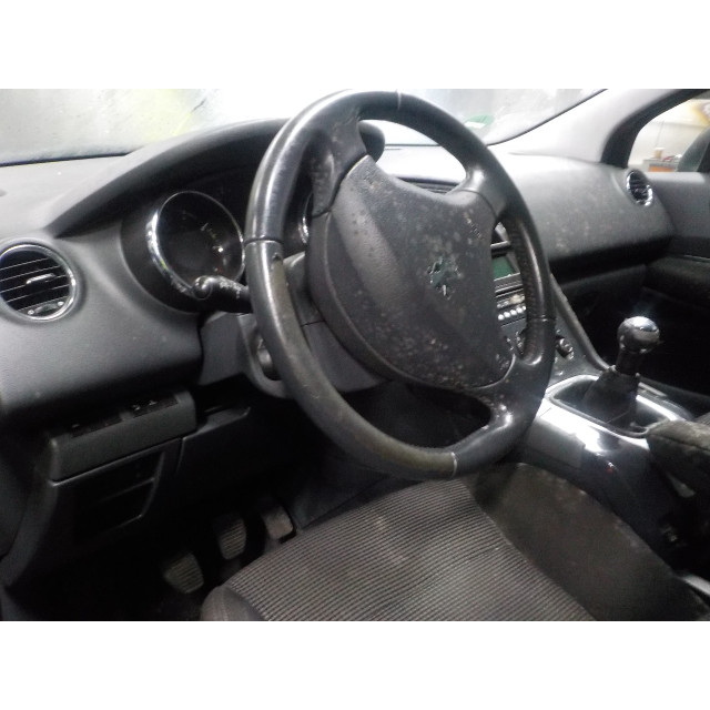 Puerta delantera izquierda Peugeot 5008 I (0A/0E) (2009 - 2017) MPV 1.6 VTI 16V (EP6(5FW))