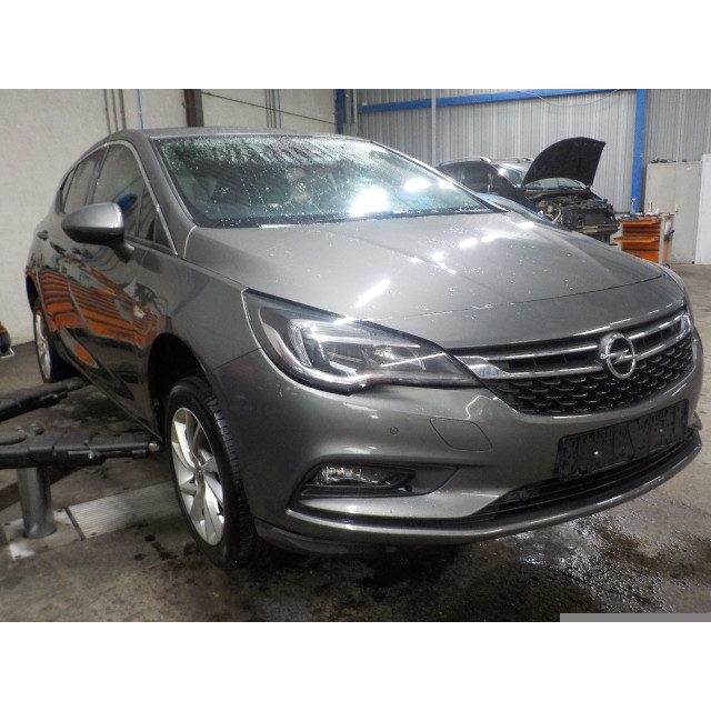 Apoyabrazos Opel Astra K (2015 - 2022) Hatchback 5-drs 1.6 CDTI 110 16V (B16DTE(Euro 6))